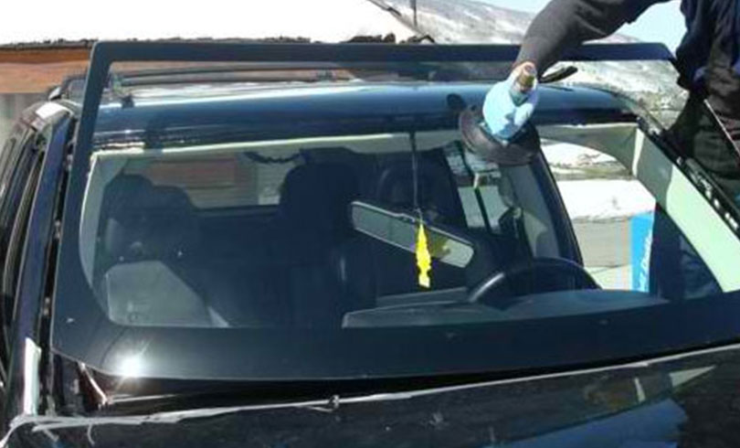 replacing cracked car window